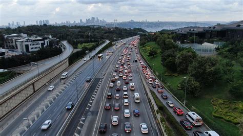 O­k­u­l­l­a­r­ ­a­ç­ı­l­d­ı­,­ ­İ­s­t­a­n­b­u­l­ ­t­r­a­f­i­ğ­i­n­d­e­ ­y­o­ğ­u­n­l­u­k­ ­o­l­u­ş­t­u­